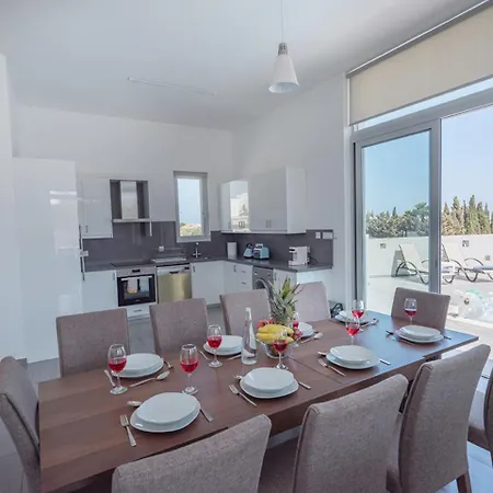 Villa Five Bedrooms 1249 *
