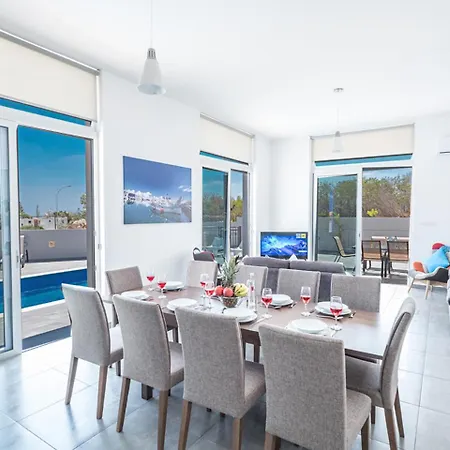 Villa Five Bedrooms 1249 *