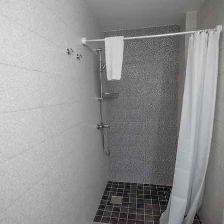 Five Bedrooms 1249
