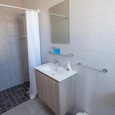 Villa Five Bedrooms 1249