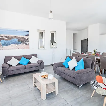 Five Bedrooms 1249